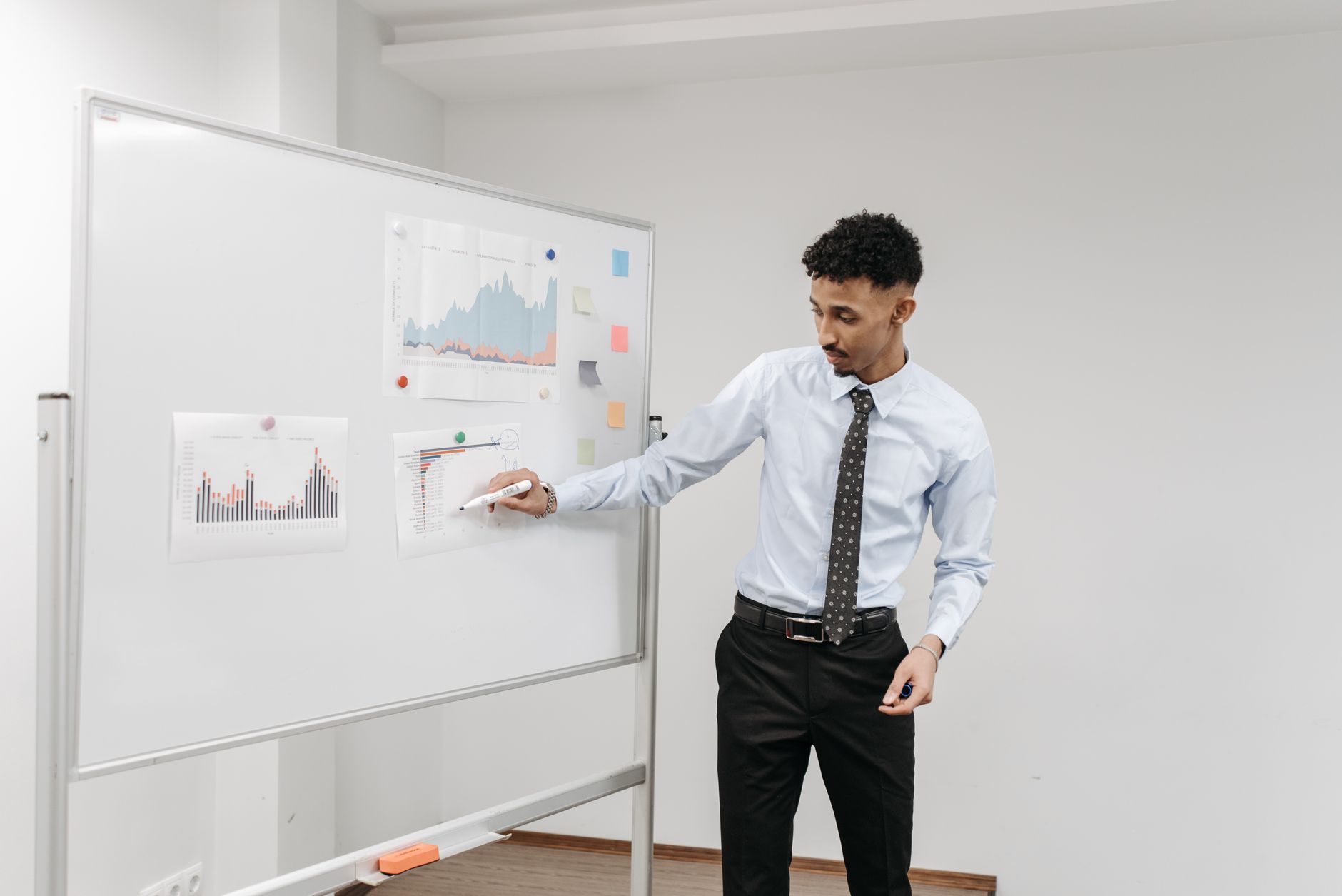 Como Usar IA na Empresa Sem Jogar Dinheiro Fora?